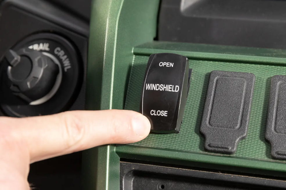 SuperATV Power Flip Windshield For Yamaha Wolverine RMAX 2021+ - Image 7